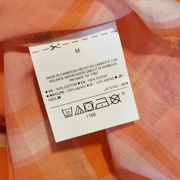 Old Navy Classic Lightweight Button-Up - Picture 7 of 7